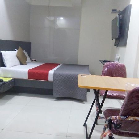 Terminus Square Hotel Kurla Bagian luar foto