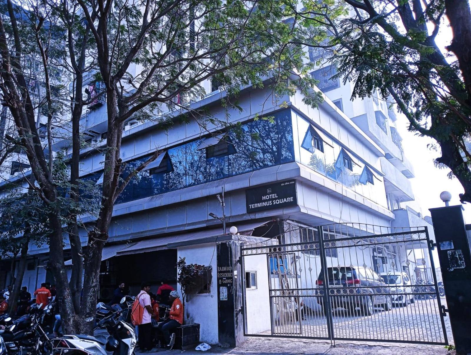 Terminus Square Hotel Kurla Bagian luar foto