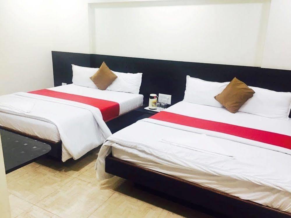 Terminus Square Hotel Kurla Bagian luar foto