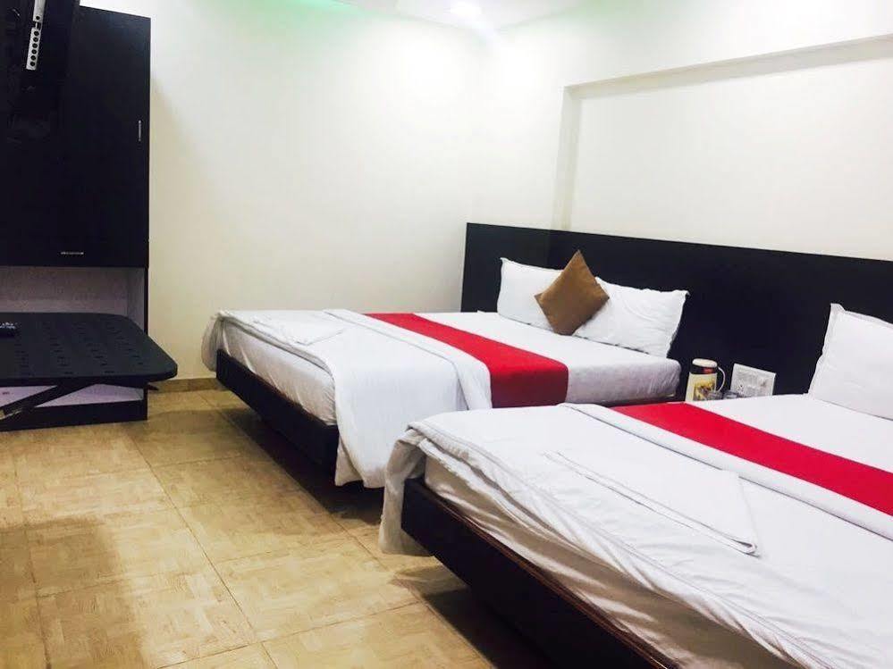 Terminus Square Hotel Kurla Bagian luar foto