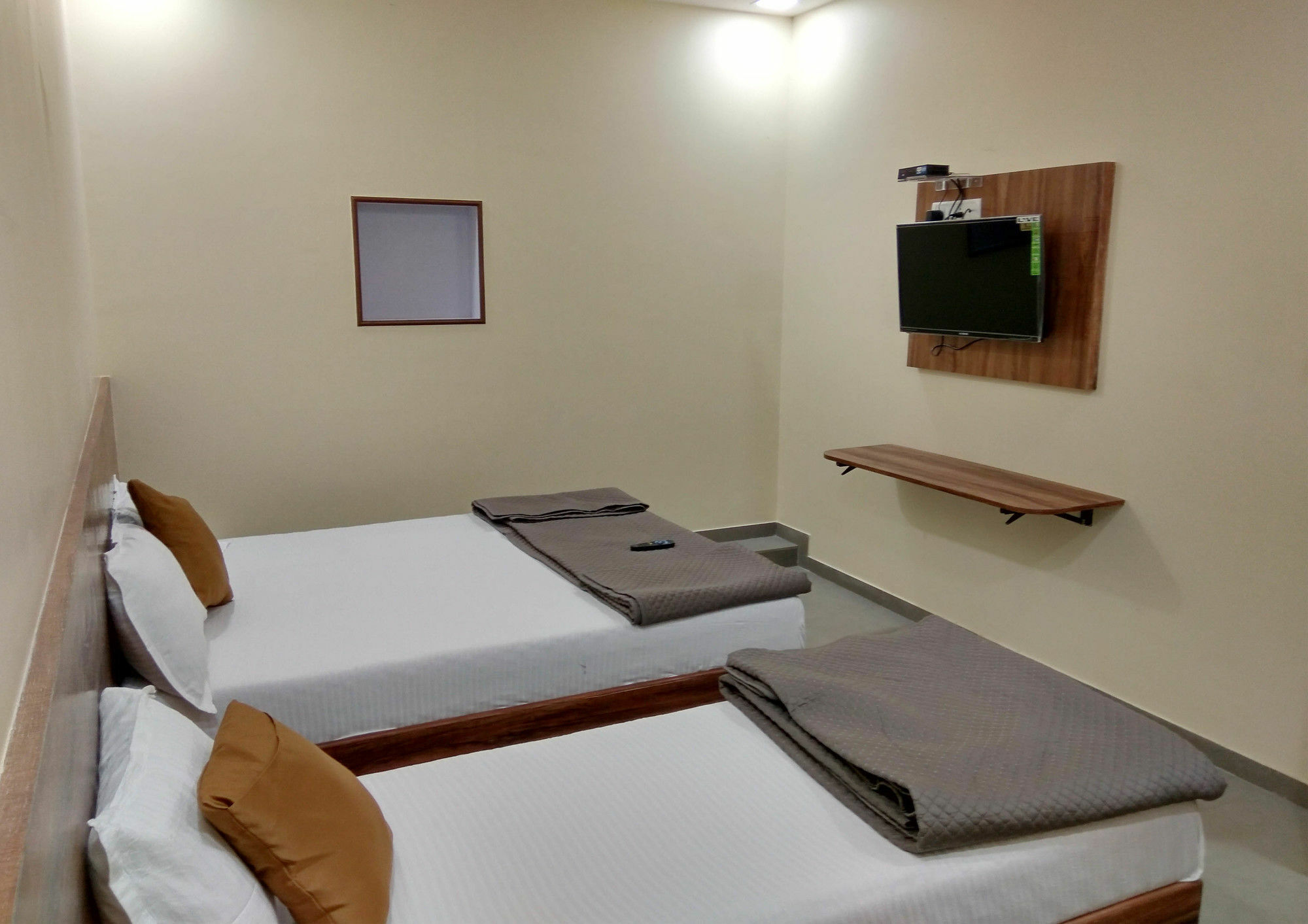 Terminus Square Hotel Kurla Bagian luar foto