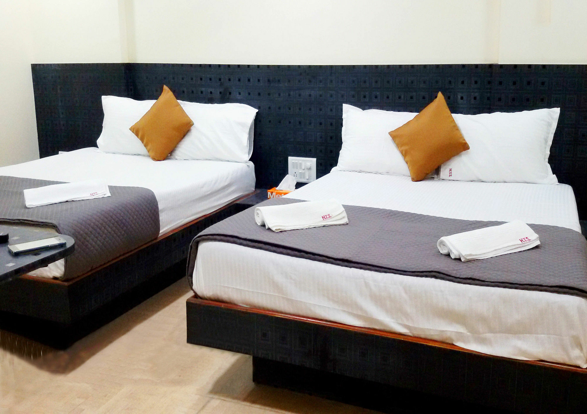 Terminus Square Hotel Kurla Bagian luar foto