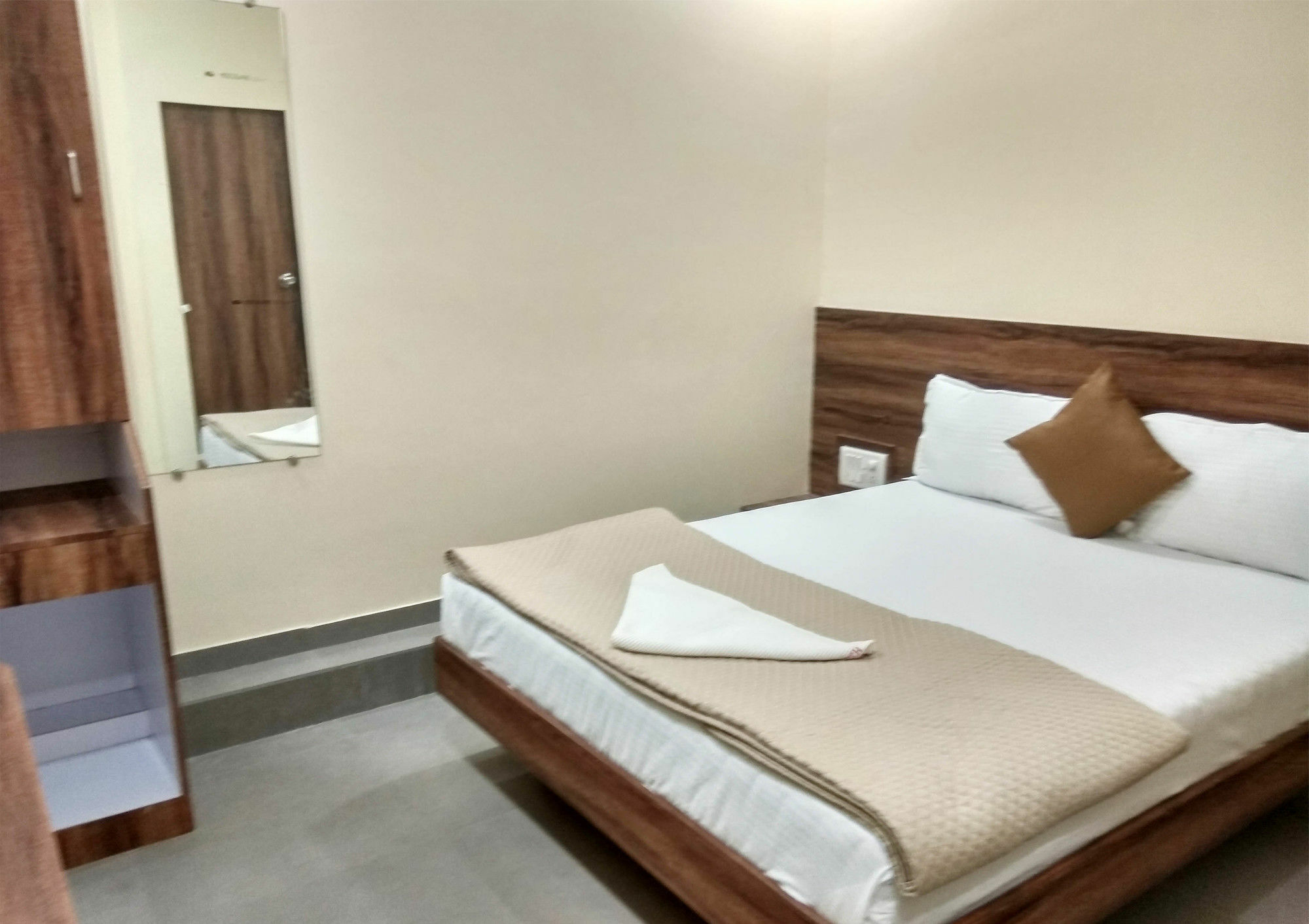 Terminus Square Hotel Kurla Bagian luar foto