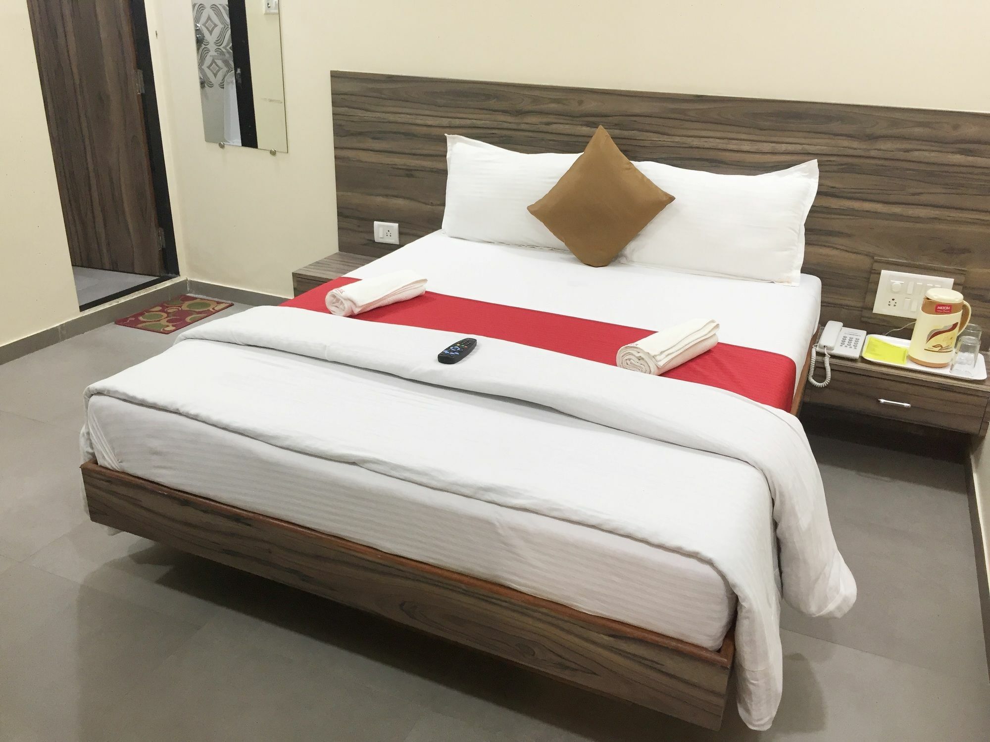 Terminus Square Hotel Kurla Bagian luar foto