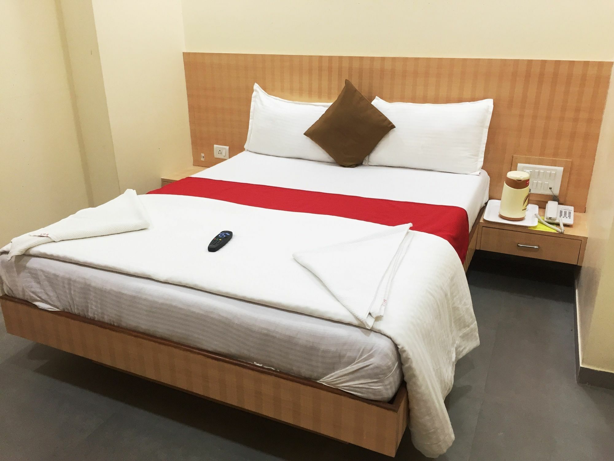 Terminus Square Hotel Kurla Bagian luar foto