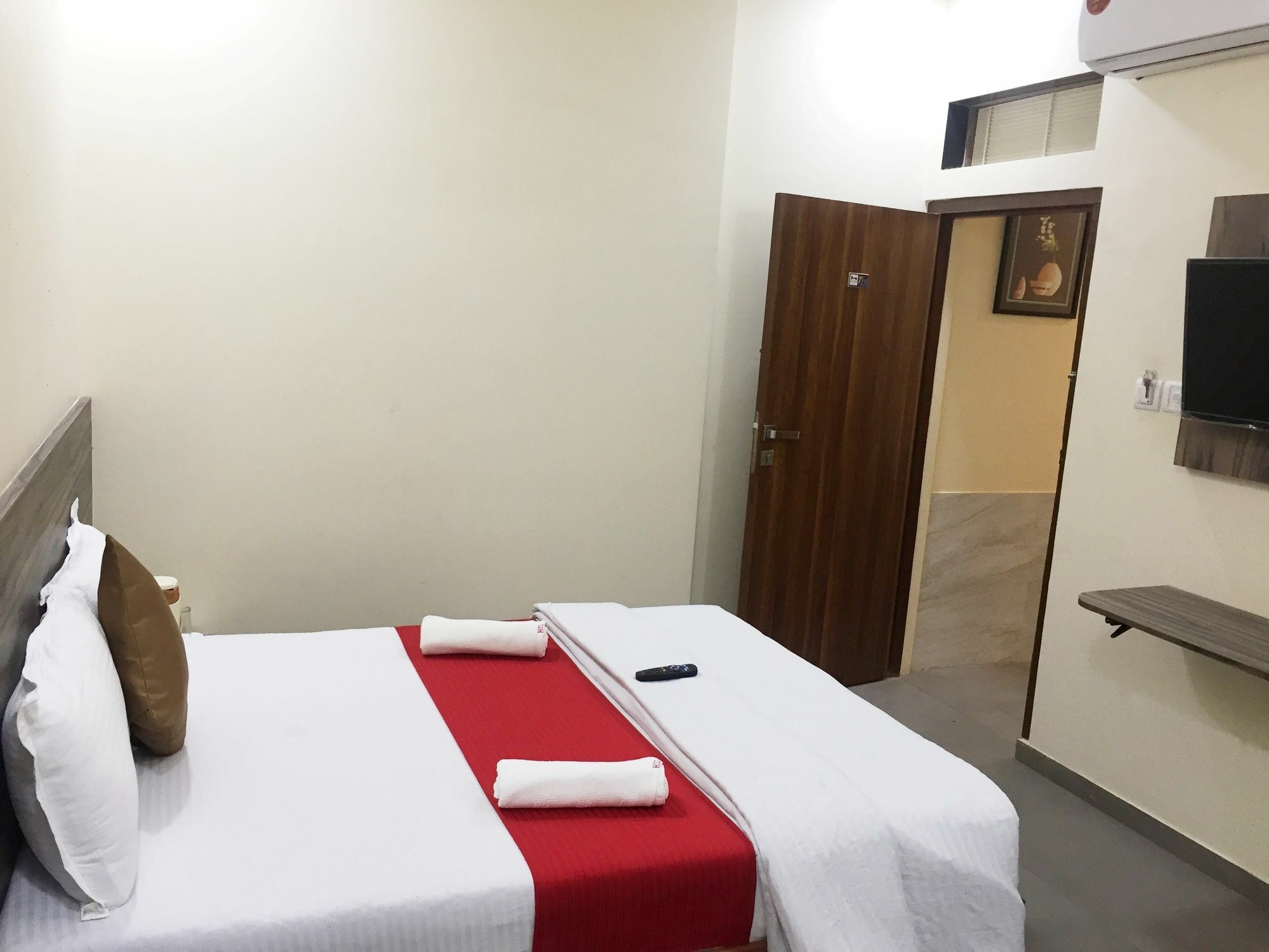 Terminus Square Hotel Kurla Bagian luar foto