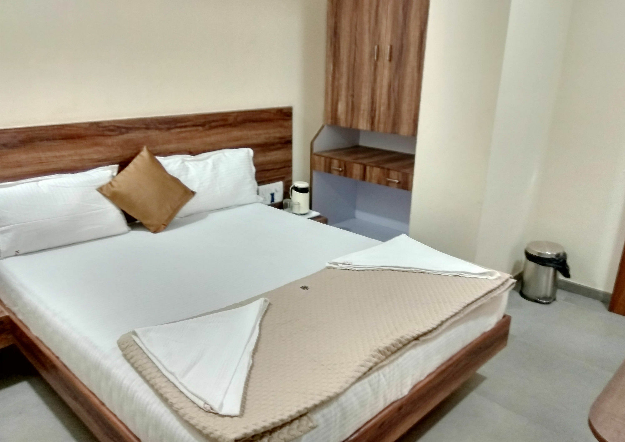 Terminus Square Hotel Kurla Bagian luar foto