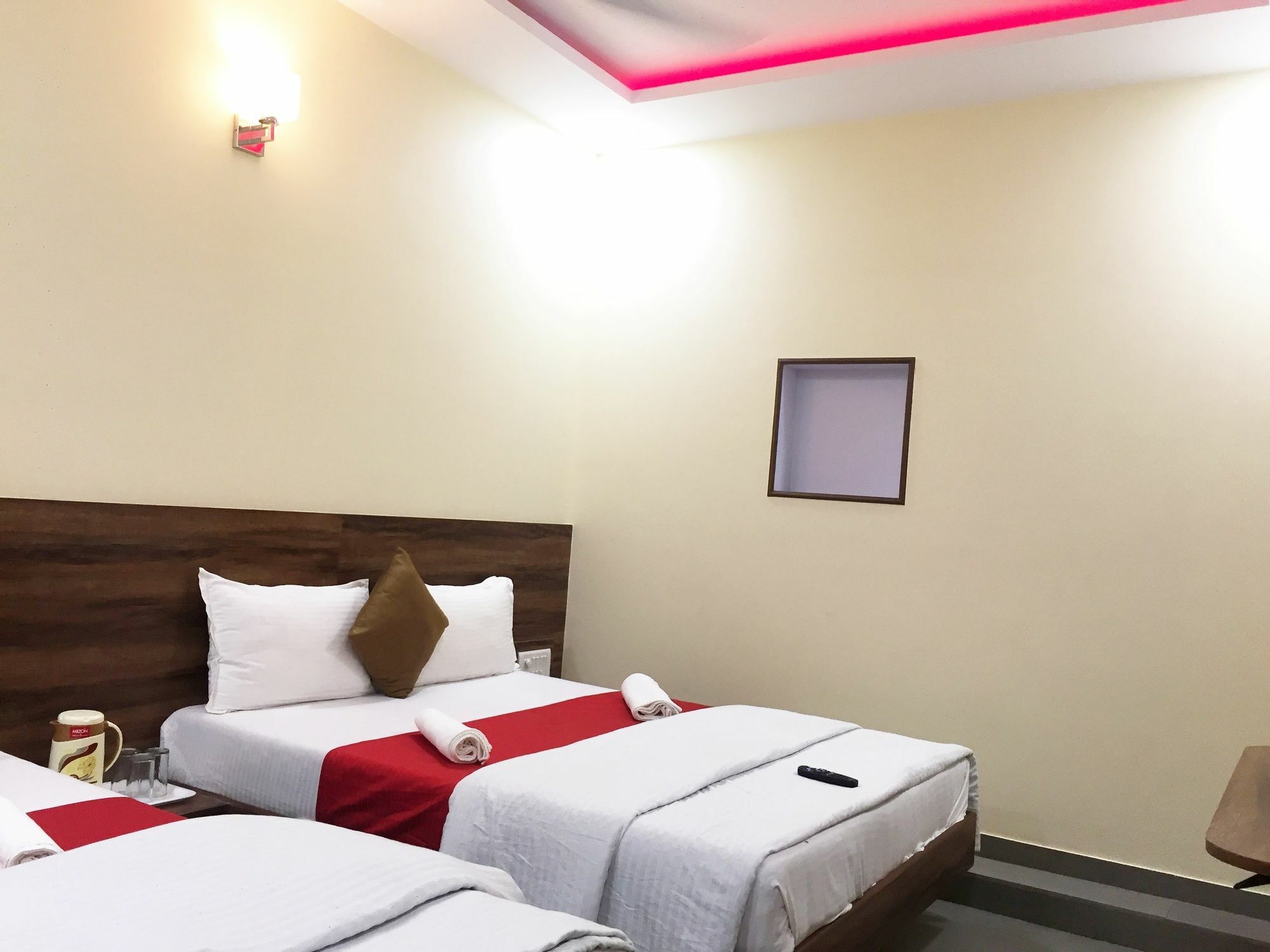 Terminus Square Hotel Kurla Bagian luar foto