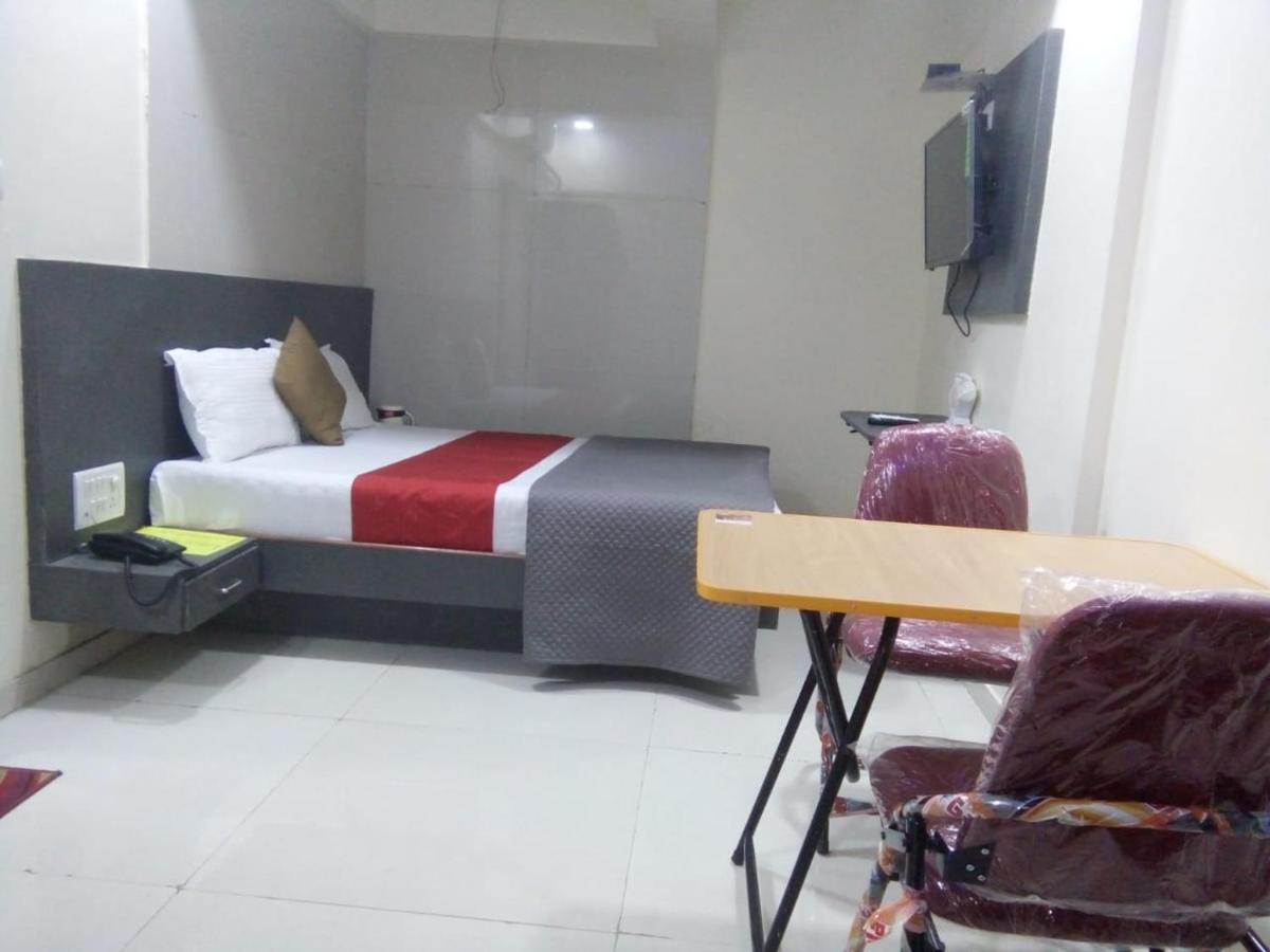 Terminus Square Hotel Kurla Bagian luar foto