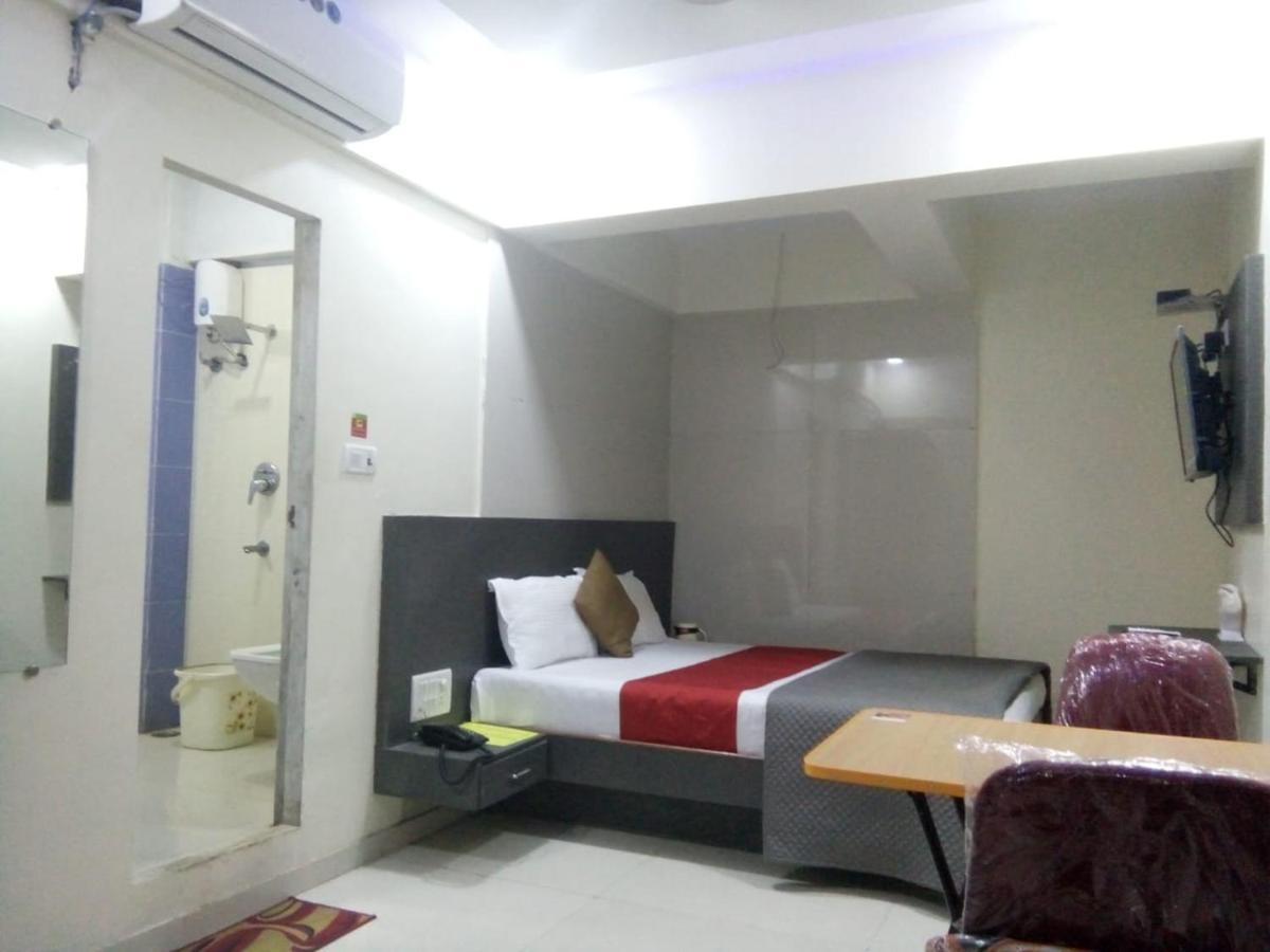 Terminus Square Hotel Kurla Bagian luar foto